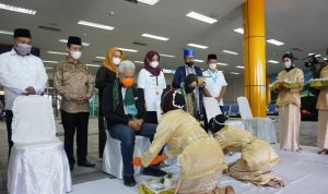 Gubernur Jawa Tengah Ganjar Pranowo Disambut Prosesi Adat Khas Maluku Utara