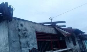 Rumah warga yang akibat puting beliung di desa Kasuba Maba Selatan Halmahera Timur
