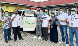 Penyerahan bantuan mobil ambulance oleh PT ANTAM Tbk Maluku Utara ke Dinas Kesehatan Kabupaten Halmahera Timur