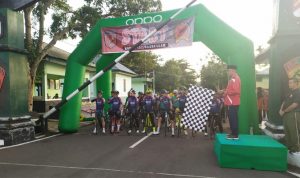 Gowes melintasi rute Sofifi-Malifut meriahkan HUT ke 19 Korem 152/Baabullah [foto.Ist.)