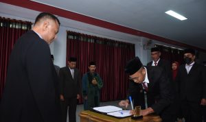 Wakil Walikota Tidore Kepulauan Muhammad Sinen, SE melantik dan membacakan sumpah kepada pejabat yang dilantik pada Upacara Pelantikan dan Pengambilan Sumpah pejabat Pimpinan Tinggi Pratama, Pjabat Admi