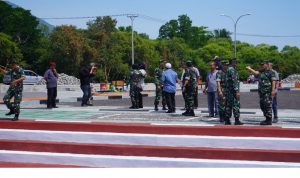 Tim survey Sail Tidore TNI AU, Staf Potensi Dirgantara (Spotdirga) AU Kolonel Pasukan Paban IV, Dudi Wahyudin, meninjau lokasi acara puncak Sail Tidore, Selasa (1/11/2022).