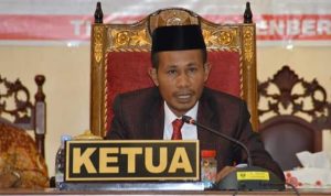 Alhamarhum, Ketua DPRD Kota Tidore Kepulauan, Ahmad Ishak