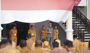 Wakil Walikota Tidore Kepulauan Muhammad Sinen Memimpin Apel Gabungan Perdana di Tahun 2023. (Foto. Ist.)