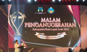 Menteri PPPA RI I Gusti Ayu Bintang Darmawati memberikan sambutan pada malam penganugerahan Kota Layak Anak (KLA) Tahun 2023