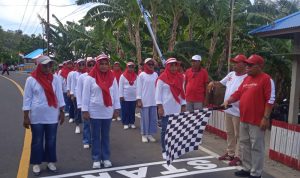 Staf Ahli Walikota Tikep Bidang Kemasyarakatan dan SDM, Yakub Husain buka lomba gerak jalan poco-poco di lapangan Kelurahan Tosa, Selasa (15/8/2023).