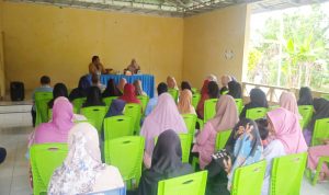 Anggota DPRD Tikep Ratna Namsa saat menggelar reses bersama warga Kelurahan Goto, Selasa (22/8/2022)