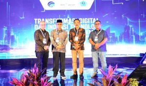 Walikota Tidore Kepulauan Capt. H. Ali Ibrahim didampingi Kepala Bapperida, Kepala Dinas Kominfo dan Kepala Dinas Pekerjaan Umum Kota Tidore Kepulauan menghadiri Forum Smart City di Bali, Senin 24 Juni 2024.