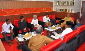 Walikota Tidore Kepulauan Capt. H. Ali Ibrahim, MH bersama Wakil Walikota Tidore Kepulauan Muhammad Sinen, SE menerima sekaligus tatap muka dengan Komisioner KPU Kota Tidore Kepulauan di ruang kerja Walikota.