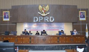 Walikota Tidore Kepulauan Capt. H. Ali Ibrahim, MH berpidato pada Rapat Paripurna Ke 10 Masa Persidangan III Tahun 2024 terkait Pembicaraan Tingkat II Terhadap Ranperda LPP APBD Kota Tidore Kepulauan TA. 2023.