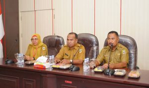 Staf Ahli Walikota Bidang Ekonomi, Pembangunan dan Keuangan Abdul Hakim Adjam, S.IP,M.Si Menghadiri dan Mengikuti Zoom Rakor Pengendalian Inflasi Tahun 2024 Di ruang rapat Sekda.