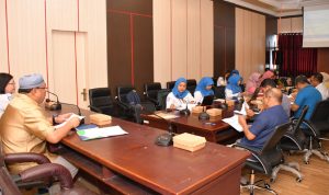 Sekretaris Daerah Kota Tidore Kepulauan, H. Ismail Dukomalamo, S.Pd, MM membuka Forum Komunikasi Tahap II Tahun 2024 BPJS kesehatan di ruang rapat Sekda, Senin 3092024.