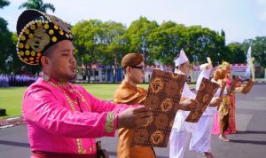 Pembaca Ikrar Pemuda Indonesia dari Gabungan Organisasi Paguyuban Kota Tidore Kepulauan.