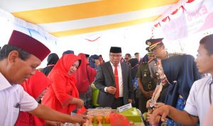 Sekretaris Daerah Kota Tidore Kepulauan H. Ismail Dukomalamo S.Pd, MM bersama Forkopimda meninjau Pameran Expo Milenial usai mengikuti Upacara Peringatan Hari Sumpah Pemuda ke 96 di halaman Kantor Walikota Tidore Kepulauan
