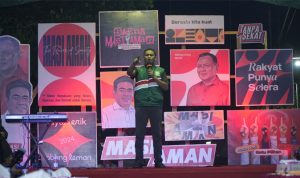 Ketua PKB Kota Tidore, Murad Polisiri saat menyampaikan orasi politik pada kampanye MASI AMAN di Kelurahan Toloa, Kecamatan Tidore Selatan, Sabtu, (16/11/24).