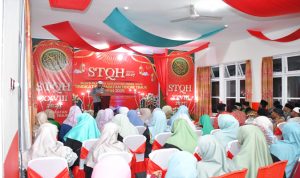Asisten Sekda Bidang Pemerintahan dan Kesra DR. Syofyan Saraha membacakan sambutan sekaligus membuka dengan resmi Seleksi Tilawatil Qur'an dan Hadist Ke-28 Tingkat Kecamatan Tidore Timur Tahun 2025.