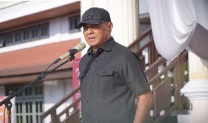 Wali Kota Tidore Kepulauan Muhammad Sinen, SE memimpin Apel gabungan ASNNon ASN pasca libur dan Cuti bersama, di Halaman Kantor Wali Kota Tidore.