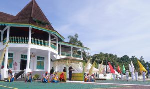 Upacara Puncak HJT Tahun 2025 dipimpin langsung Sultan Tidore H. Husain Syah, di pusatkan di depan Kadato Kesultanan Tidore, Sabtu (12/4/2025).