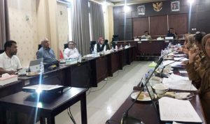 Komisi II DPRD Kota Tidore Kepulauan bersama mitra OPD terkait bahas PAD, Selasa, (15/4/2025).