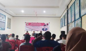 Ketua DPRD Kota Tidore Kepulauan, Ade Kama gelar reses di Kelurahan Folarora, Jumat (25/4/25).