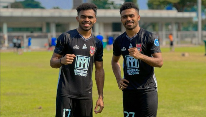 Duo kembar Sayuri