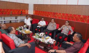 Wali Kota Tidore Kepulauan Muhammad Sinen, SE menerima kunjungan Kepala BNN Provinsi Maluku Utara Brigjen Pol, Budi Mulyanto, S.I.K, M.H di ruang kerja Walikota