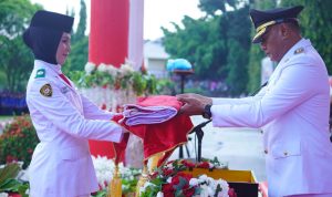 Upacara Penurunan Bendera HUT RI ke-80 berlangsung di Halaman Kantor Wali Kota Tidore, Minggu,(17/8/2025