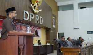 Juru Bicara Fraksi Adem DPRD Kota Tidore, Mochtar Djumati menyampaikan pandangan umum atas RPJMD 2025-2029