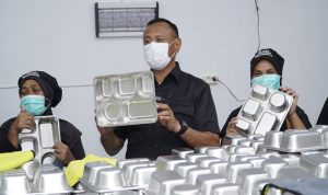 Wali Kota Tidore Kepulauan Muhammad Sinen saat meninjau langsung Dapur Makan Bergizi Gratis di Kecamatan Oba Tengah dan Oba Selatan