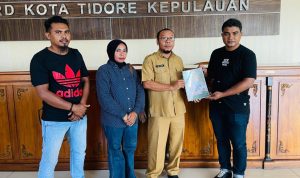 Komunitas Wartawan Kota (Kwatak) Tidore Kepulauan resmi menyerahkan rekomendasi hasil dialog publik“Pengurangan Dana TKD”, kepada DPRD Kota Tidore, Selasa (14/10/2025).