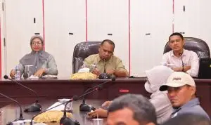 Staf Ahli Walikota Bidang Ekonomi, Pembangunan dan Keuangan Abdul Hakim Adjam, S.IP, M.Si memberikan Arhan PAda Rakor Sinergi Koordinasi dan Efektivitas Pelaksanaan Penyelenggaraan Cadangan Pangan Pemerintah