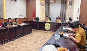 Pemkot Tidore bersama Balai Bahasa Provinsi Maluku Utara membahas kerja sama pelestarian Bahasa Indonesia dan bahasa daerah di Ruang Rapat Wali Kota Tidore, Selasa (4/11/2025).