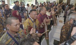 Wali kota Tidore Kepulauan Muhammad Sinen, SE menghadiri Peringatan Hari Antikorupsi Sedunia (HAKORDIA) Tahun 2025 dengan Tema Satukan Aksi, Basmi Korupsi, Komisi Pemberantasan Korupsi (KPK)