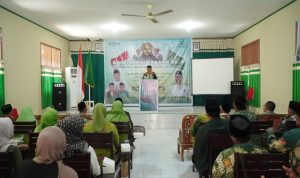 Wali Kota Tidore Kepulauan yang diwakili Asisten Sekda Bidang Administrasi Umum Drs. yakub Husain, M.Si memberikan sambutan pada Konfercab NU Kota Tidore Kepulauan Ke-11 di Aula SMK N 1 Tidore, Sabtu (2012202 (1)