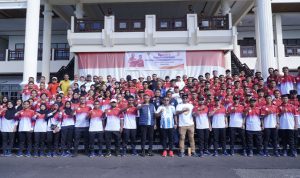 Wali Kota Tidore Kepulauan Muhammad Sinen bersama Kontingen Kota Tidore Kepulauan