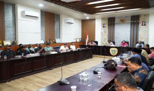 Sekrtari Daerah Kota Tidore Kepulauan H. Ismail Dukomalamo, S.Pd, MM memimpin rapat Lintas Sektor mengantisipasi dampak kenaikan harga Bahan Bakar Minyak (BBM) di Kota Tidore Kepulauan di ruang rapat Walikota, Kamis (11/6/2026).