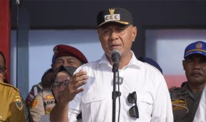 Walikota Tidore Kepulauan Muhammad Sinen, SE didampingi Wakil Walikota Tidore Kepulauan Ahmad Laiman, S.Sos menyampaikan arahan saat tiba di pelabuhan Speed Rum
